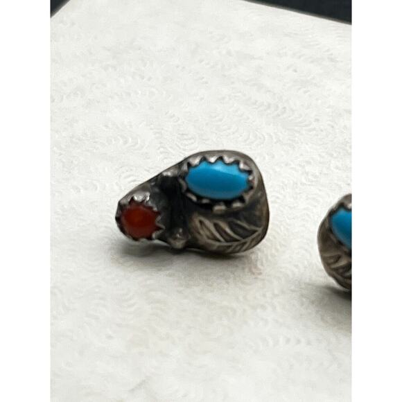 VINTAGE STERLING SILVER TURQUOISE & CORAL LEAF DETAIL EARRINGS - Picture 3 of 6